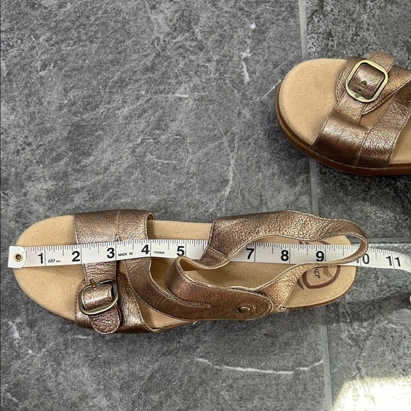 Dansko Gold Sheri Wedge Heel Sandals Size 39 Leather Upper Comfort Sandal 8.5/9 - Picture 13 of 16
